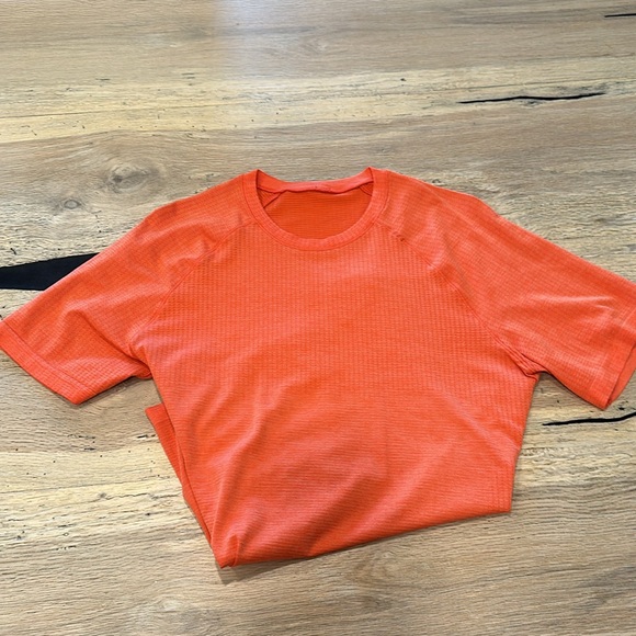 Lululemon Metal Tech Short Sleeve Shirt updated - Picture 2 of 2